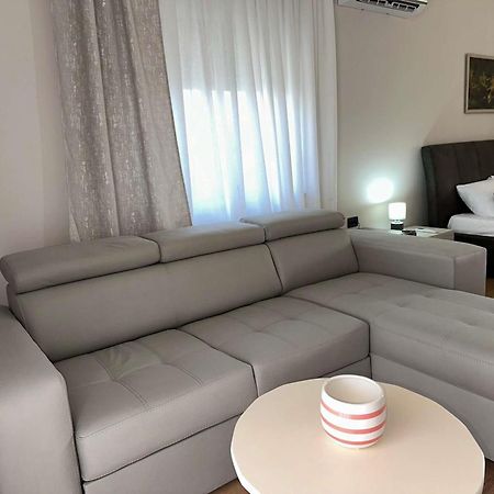 Guest House Pulake Μπεράτ Εξωτερικό φωτογραφία