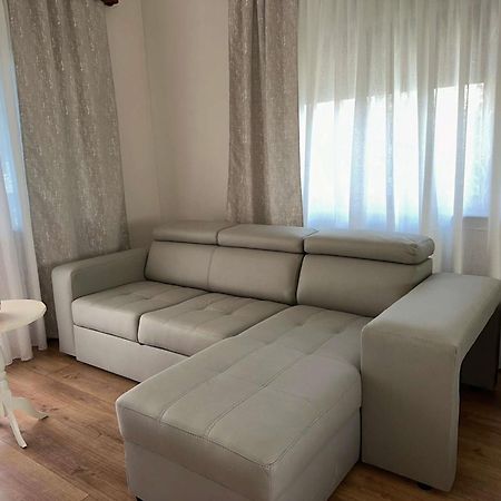 Guest House Pulake Μπεράτ Εξωτερικό φωτογραφία