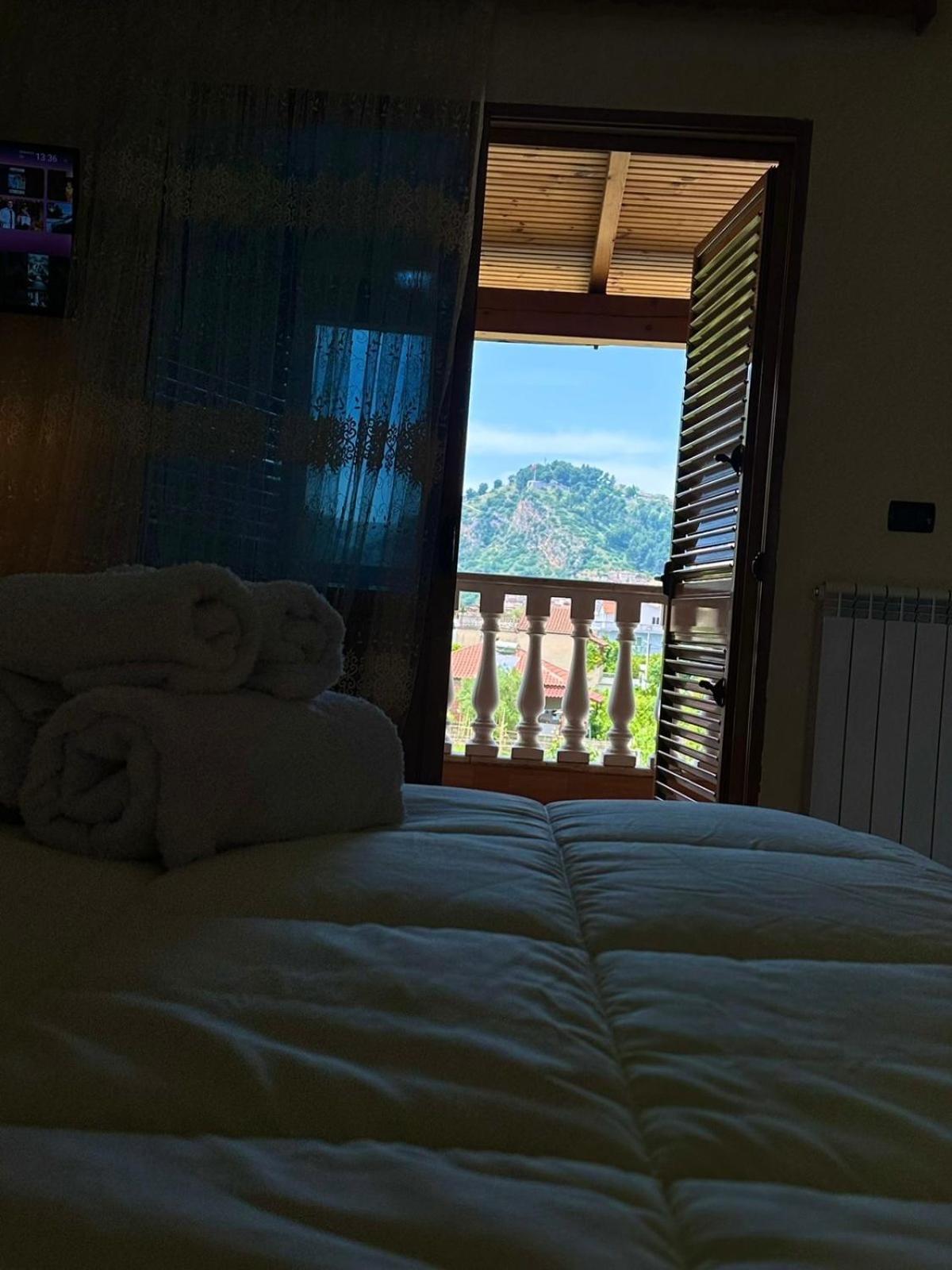 Guest House Pulake Μπεράτ Εξωτερικό φωτογραφία