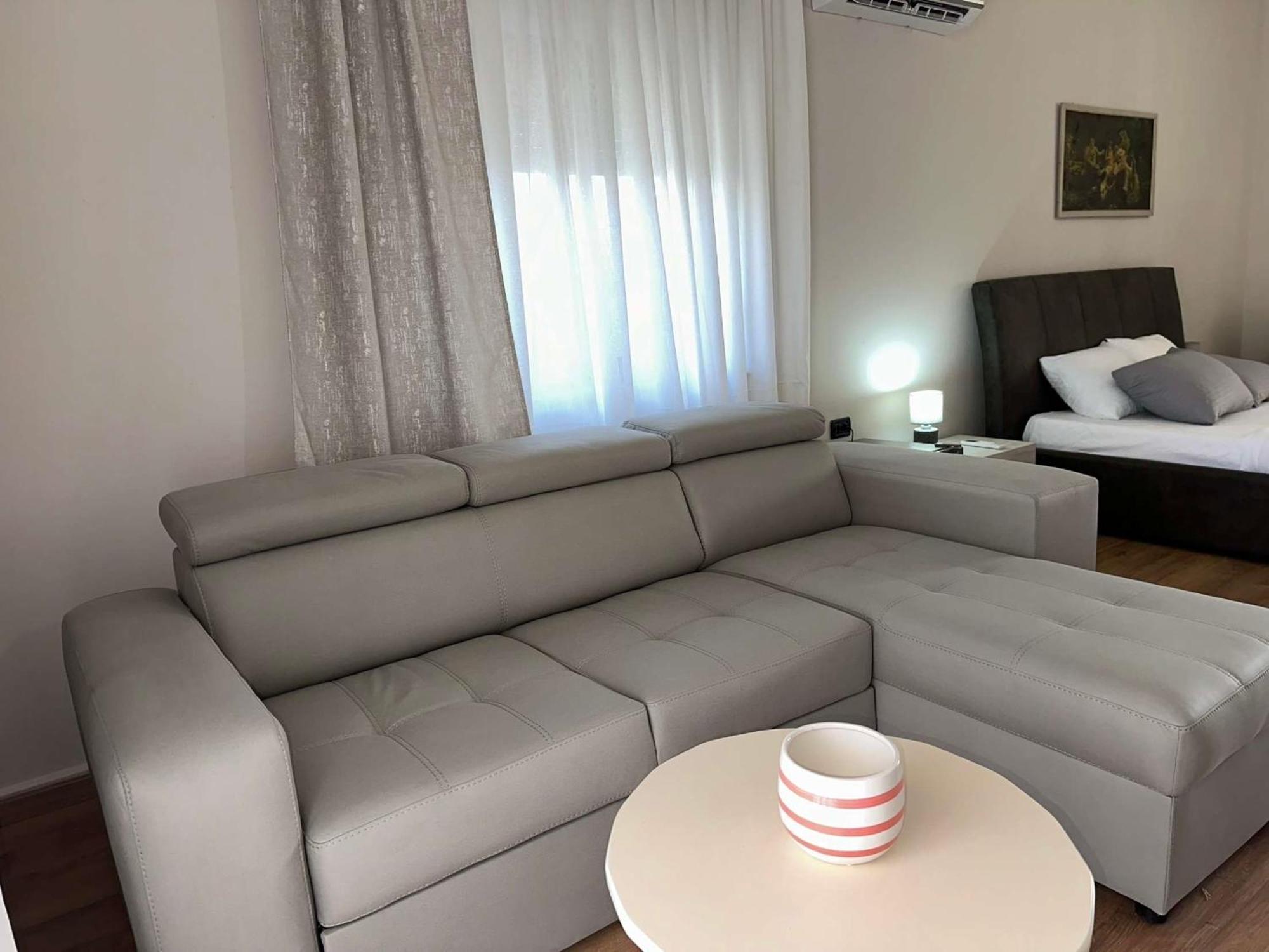 Guest House Pulake Μπεράτ Εξωτερικό φωτογραφία